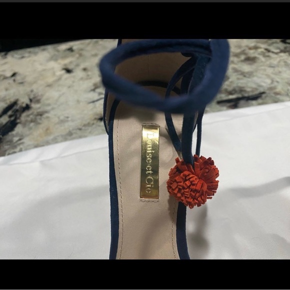 Louise et Cie Size 6.5 Adorable Pom Pom Sandal! Cutest sandals ever!! - Picture 9 of 10